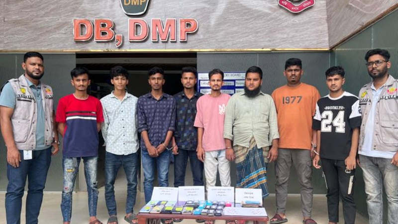 ‘চাঁদপুরের ইলিশ’ বলে চাল, ফাঁদে হাজারো ক্রেতা: অনলাইন প্রতারণায় আট সদস্য গ্রেপ্তার